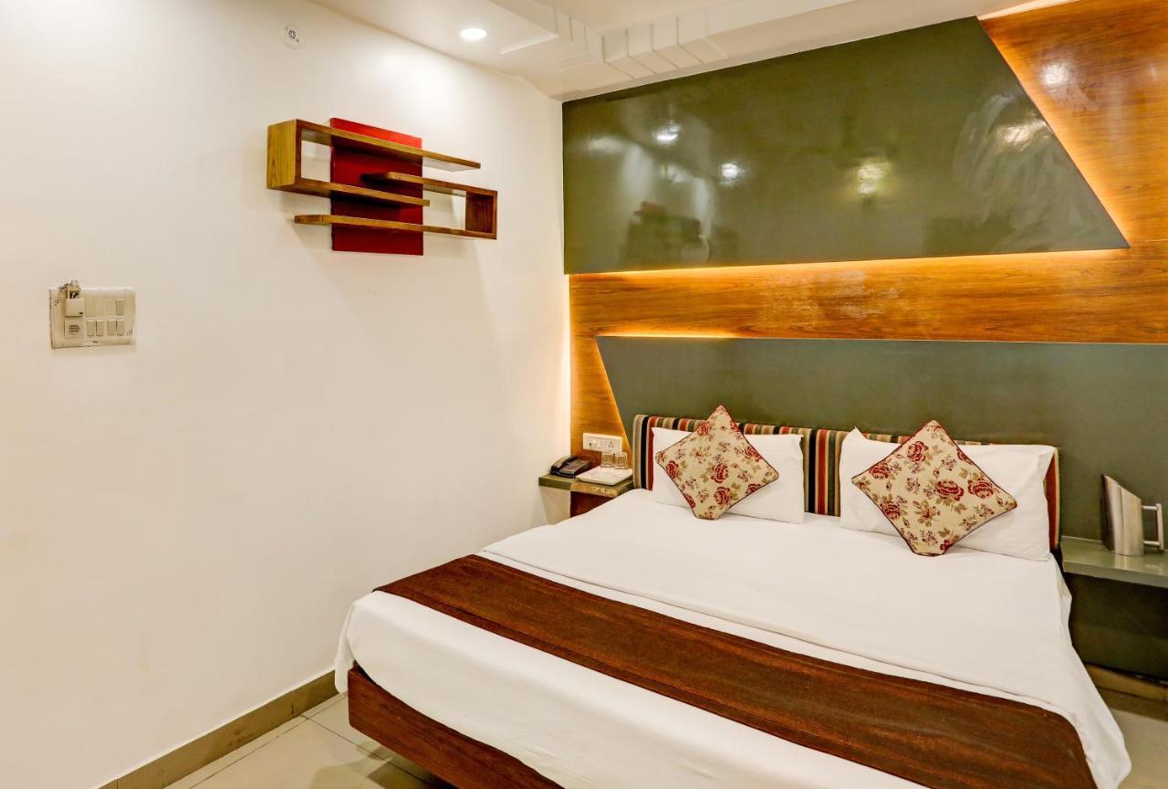 Hotel Nityaa Suites New Delhi Exterior foto