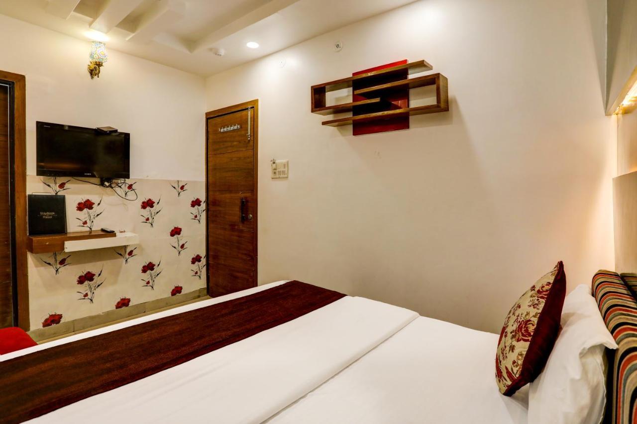 Hotel Nityaa Suites New Delhi Exterior foto