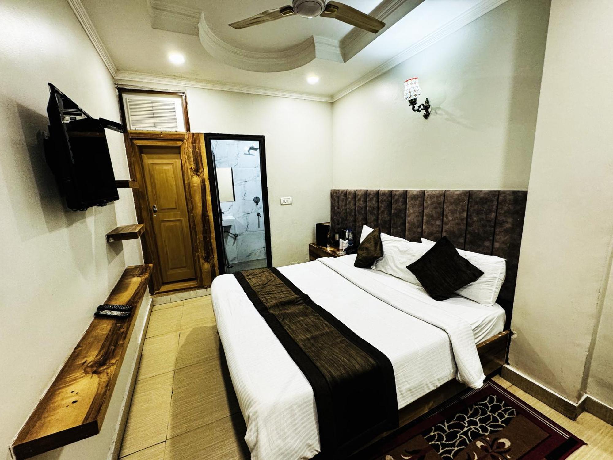 Hotel Nityaa Suites New Delhi Exterior foto
