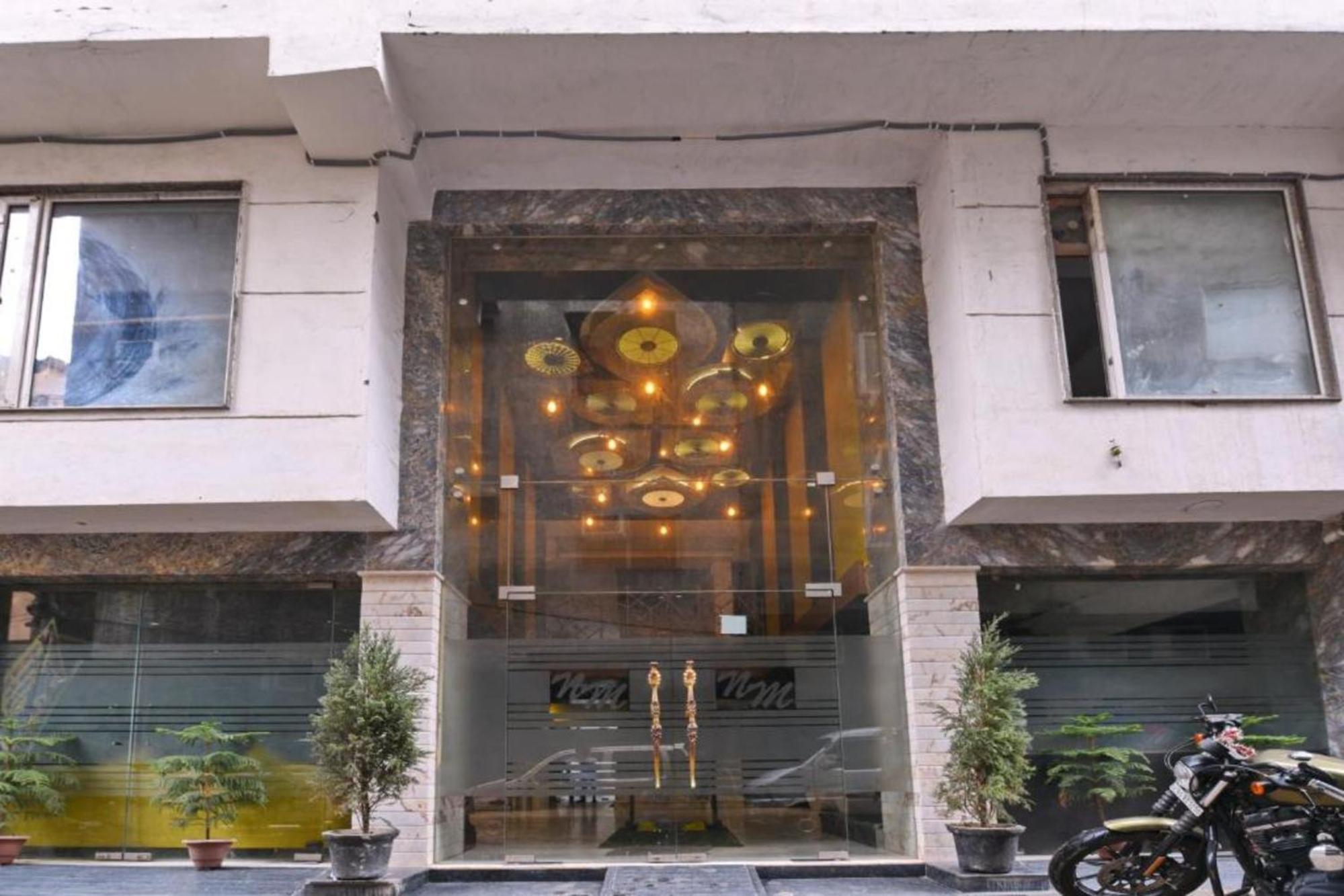 Hotel Nityaa Suites New Delhi Exterior foto