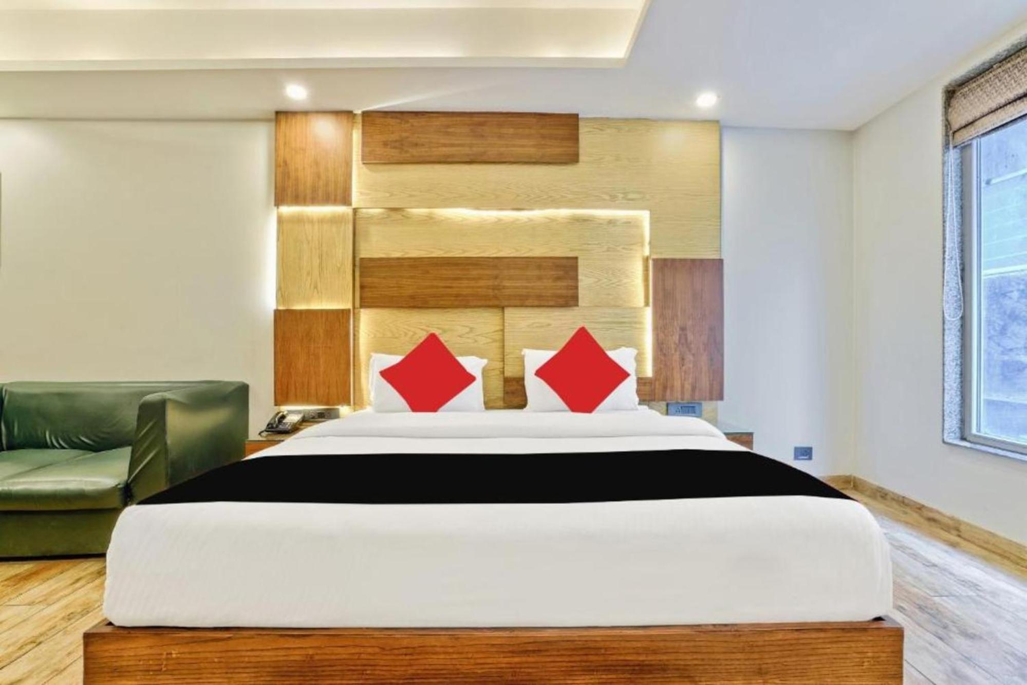 Hotel Nityaa Suites New Delhi Exterior foto