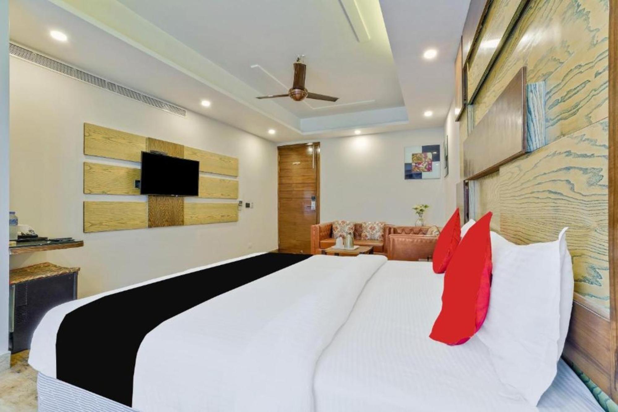 Hotel Nityaa Suites New Delhi Exterior foto