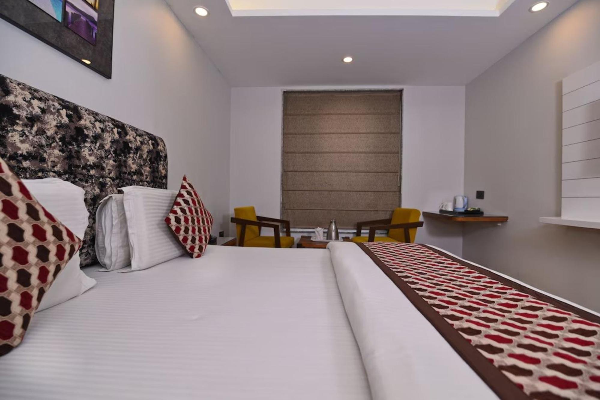 Hotel Nityaa Suites New Delhi Exterior foto